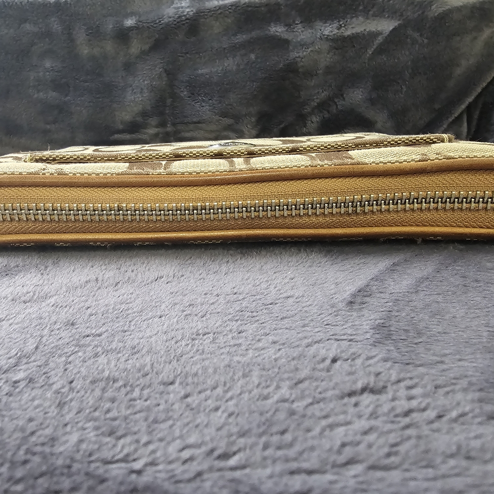 Coach Brown Signature Wallet - Picture 4 of 8